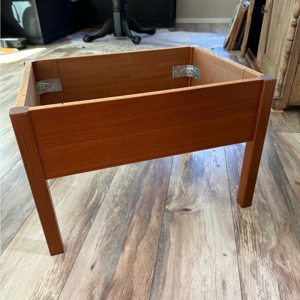 Modernist Danish Teak Planter w/ Insert in the style of Spottrup -Stolefabrik - Picture 13 of 14